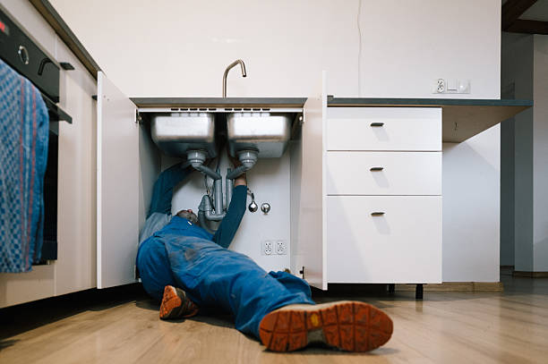 Professional Emergency Plumber technician working in Sycamore, GA